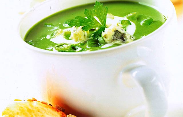 Creamy Spinach and Stilton Soup