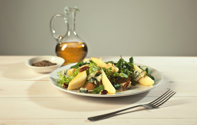 Pear and blue cheese salad