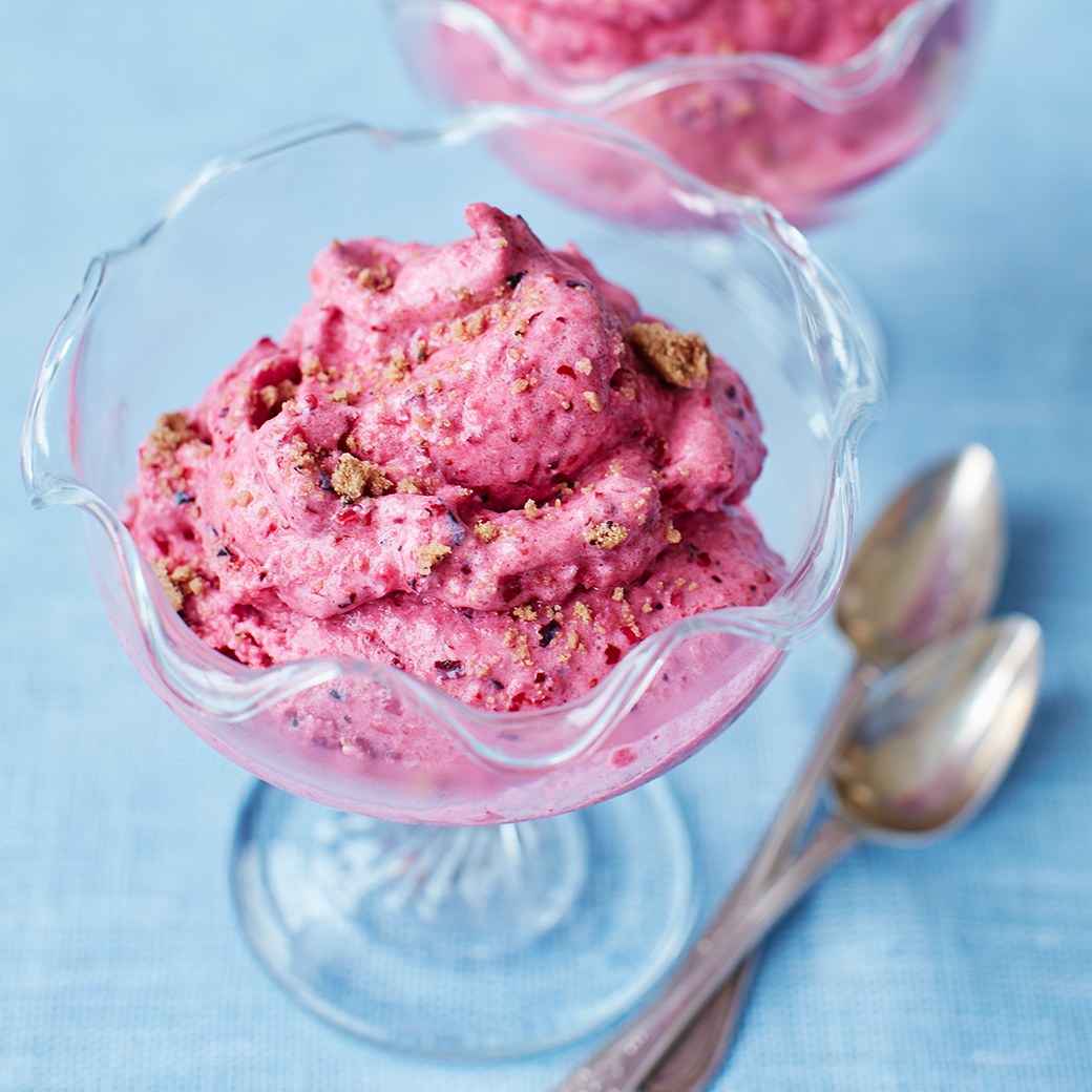 Instant Frozen Dairy Free Yoghurt with Amaretti Topping Recipe ...