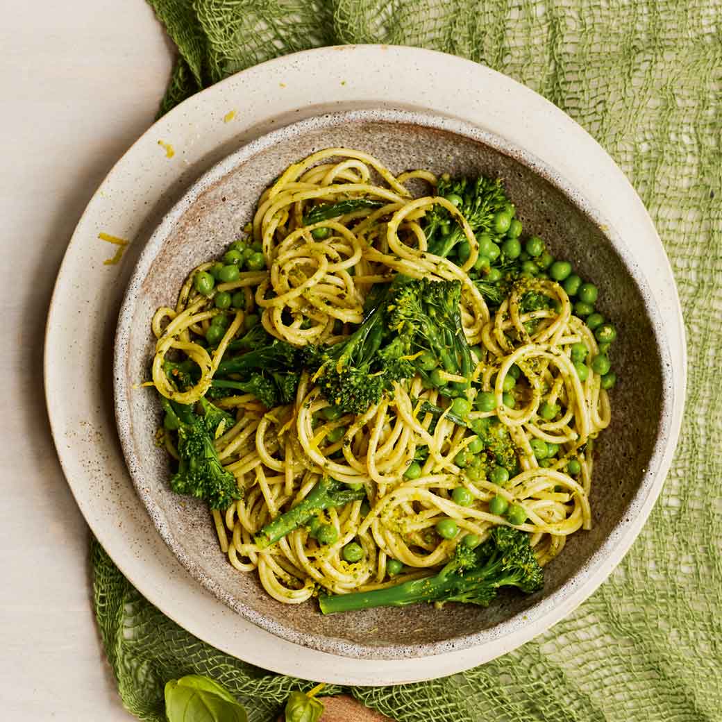 Tenderstem spaghetti with peas and pistachio pesto