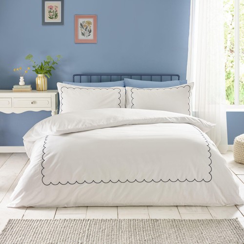 Catherine Lansfield Scallop Border Single Duvet Set