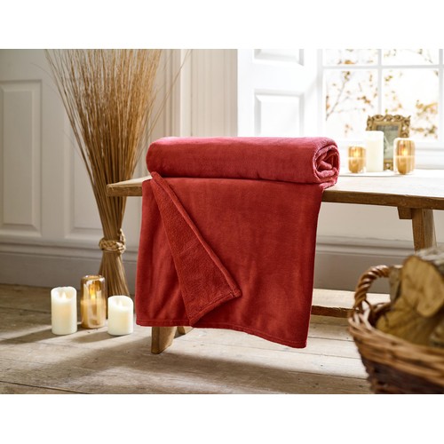 Deyongs Snuggle Touch Throw, Crimson