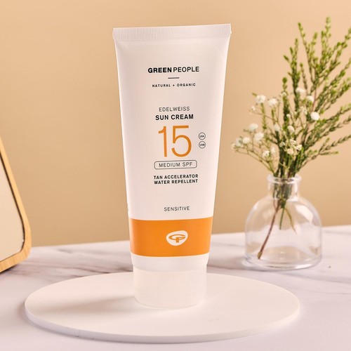 Green People SPF 15  Sun Cream With Tan Accelerator