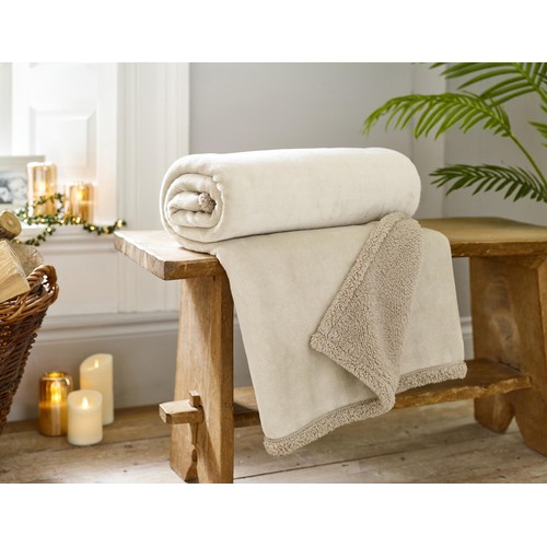 Deyongs Hazelwood Sherpa Throw, Oyster