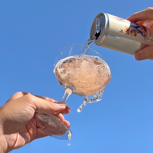The Uncommon English Bubbly Rose Cans Multipack