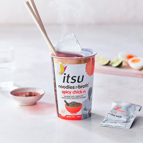 itsu spicy chickn instant noodles & broth pot