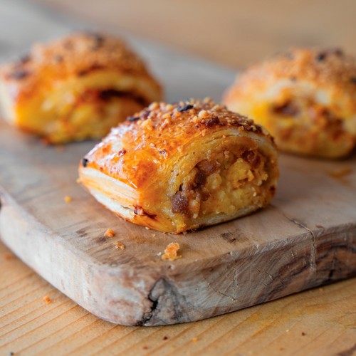 Higgidy Cheddar & Caramelised Onion Chutney Rolls