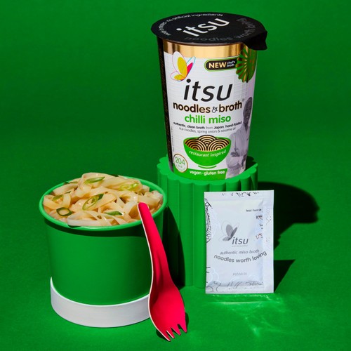 itsu chilli miso instant noodles & broth pot