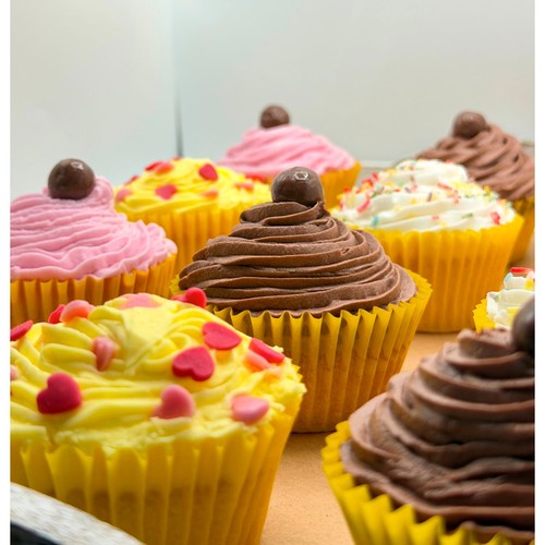 Emma's Country Cakes - Seasonal Party Pack