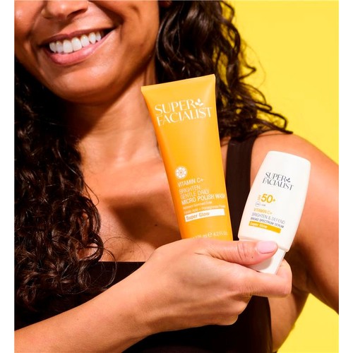 Super Facialist Vitamin C Polishing Face Wash