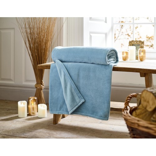Deyongs Snuggle Touch Throw, Light Blue