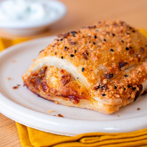 Higgidy Extra Mature Cheddar & Caramelised Onion Chutney Roll