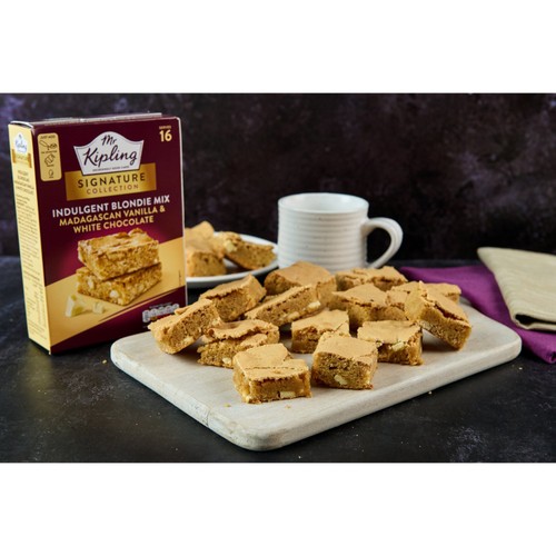 Mr Kipling Signature Madagascan Vanilla & White Choc Blondie Mix