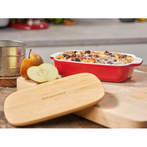 KitchenAid Empire Red Medium 26cm Stoneware Dish with Bamboo Lid