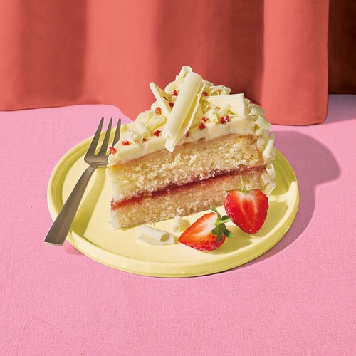M&S White Chocolate & Strawberry Cake