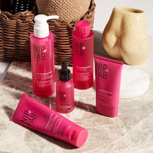 Nip+Fab Salicylic Acid Fix Facial Exfoliating Scrub