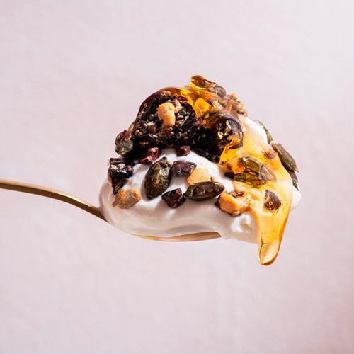 Peachie Hazelnut, Cacao, Cherry & Crunchy Seeds Topping