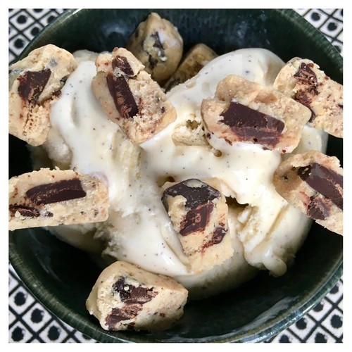 Nibble Simply Cheeky Choc Chip Cookie Dough Low Carb Biscuit Bites
