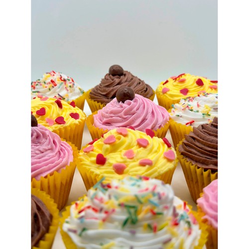 Emma's Country Cakes - Seasonal Party Pack