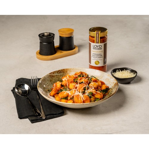 Loyd Grossman Pomodoro, Mascarpone & Wild Garlic Pasta Sauce
