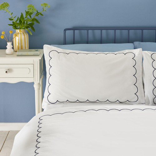 Catherine Lansfield Scallop Border Single Duvet Set