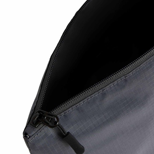 M&S Mens 3 Pack Travel Pouches with Stormwear, One Size, Charcoal