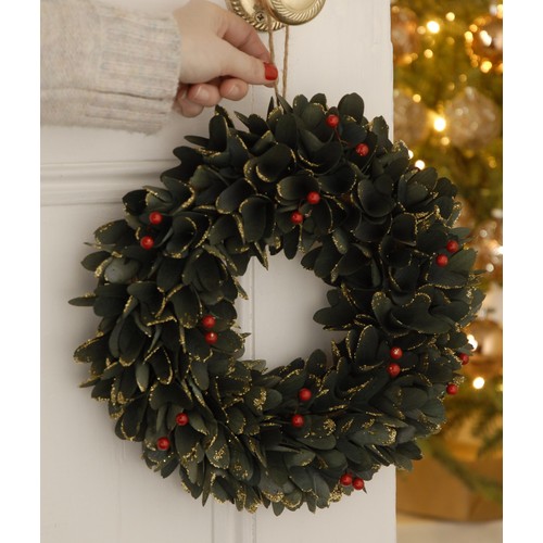 Green Leaf & Red Berries Wreath 30cm