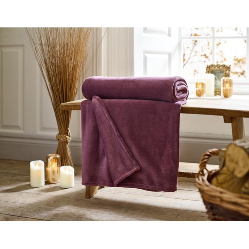 Deyongs Snuggle Touch Throw, Magenta