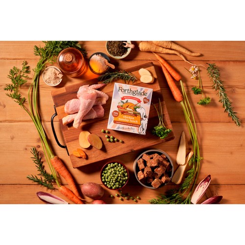 Forthglade British Classics Natural Wet Dog Food Chicken Family Lunch
