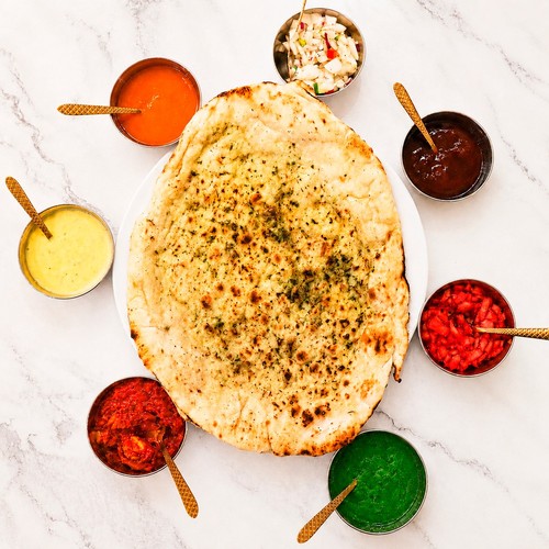Leicester Handmade Bakery Garlic & Coriander Naan Breads
