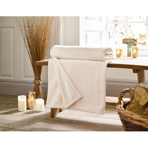 Deyongs Snuggle Touch Throw, Ivory