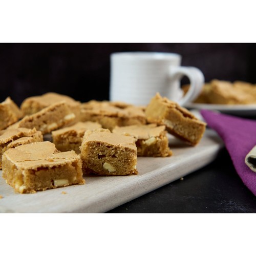 Mr Kipling Signature Madagascan Vanilla & White Choc Blondie Mix
