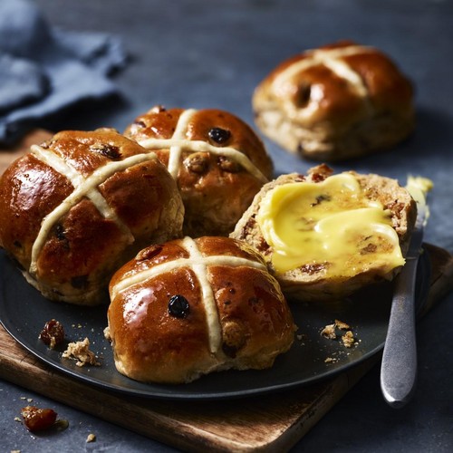 M&S 4 Luxury Fruited Hot Cross Buns