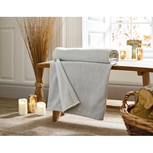 Deyongs Snuggle Touch Throw, Light Grey