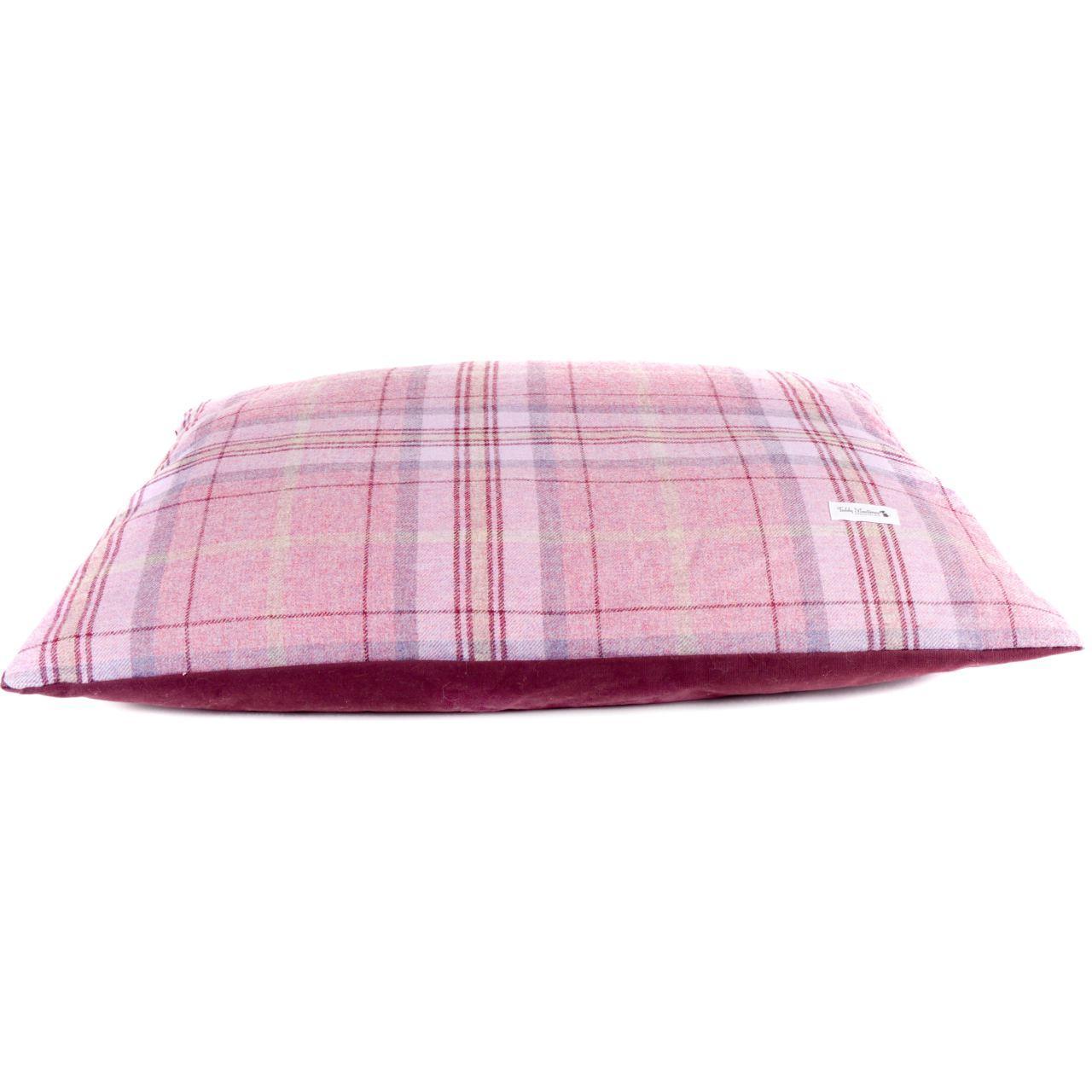 An image of Teddy Maximus Luxury Lounging Cushion Pink Shetland Wool